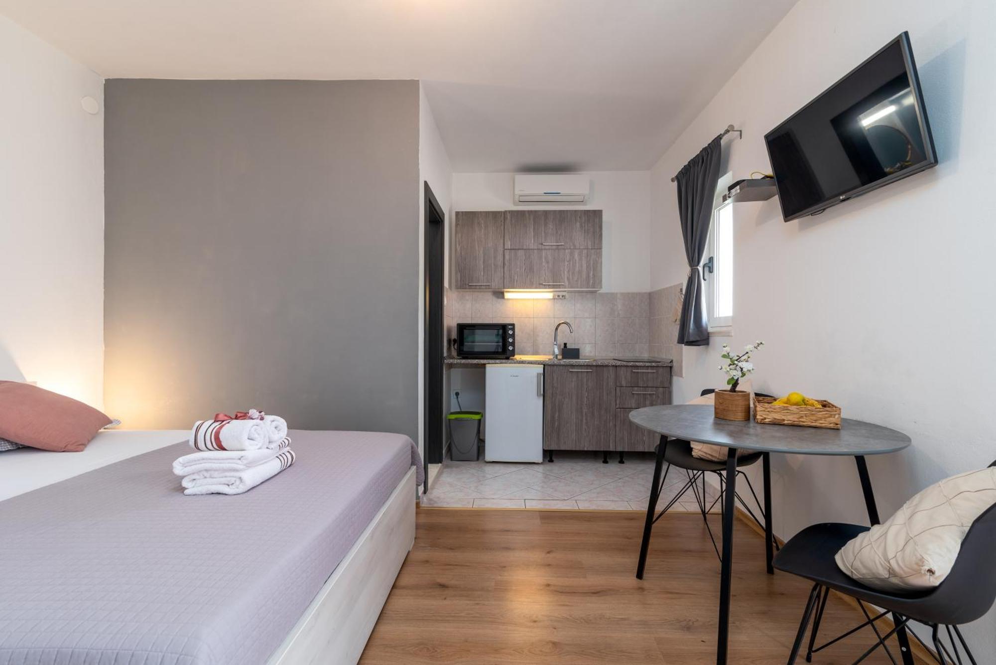 Studio Apartment Coce Trogir Exterior foto