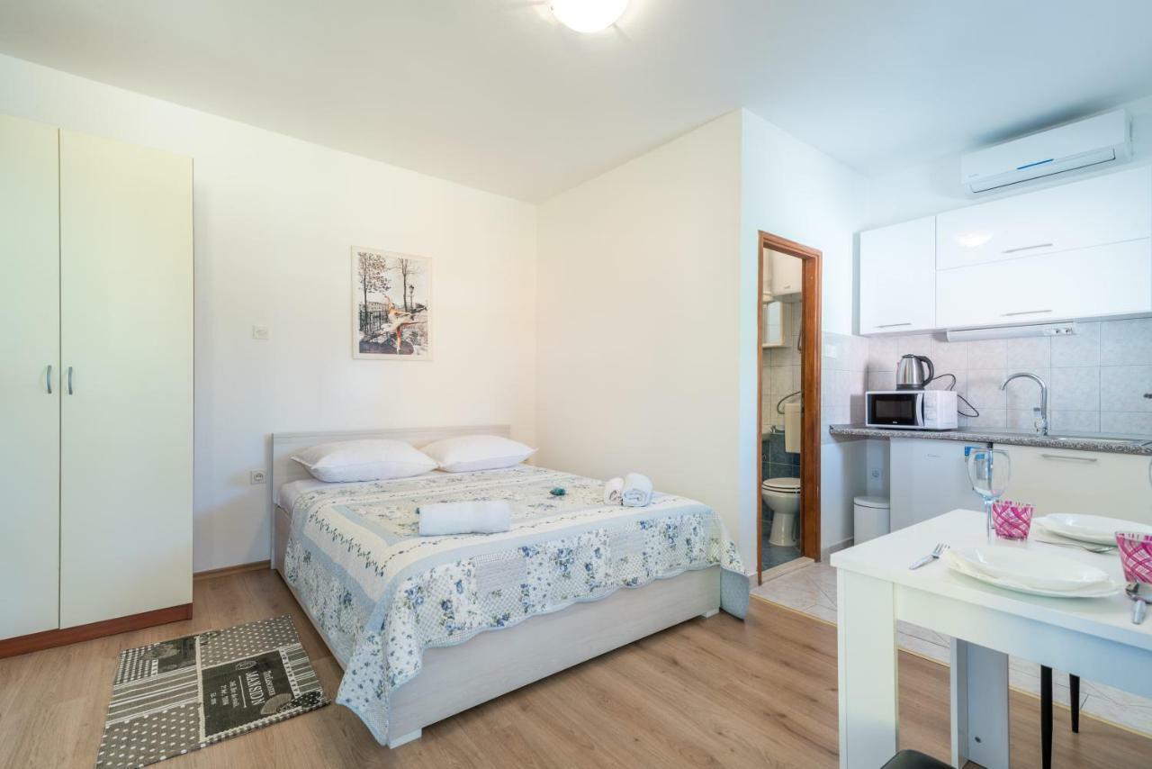 Studio Apartment Coce Trogir Exterior foto